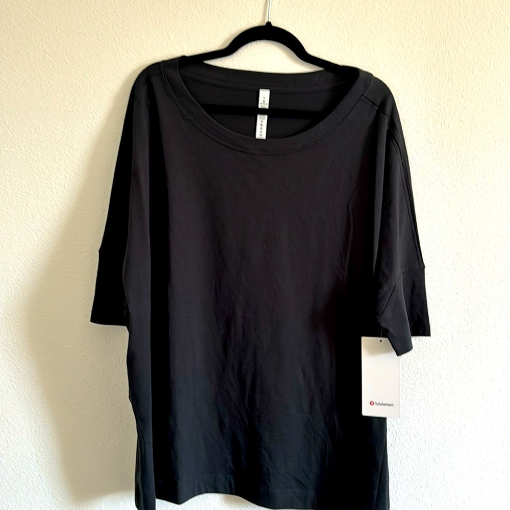 Lululemon. LA All Yours boyfriend box tee. Black. Size M